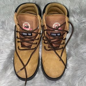 Brahma steel toe boots for men. In good condition.